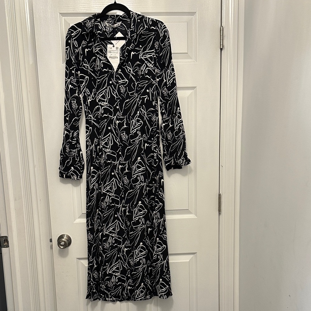 Zara Black and White Patterned Long Sleeve Collared Maxi Dress  size xs